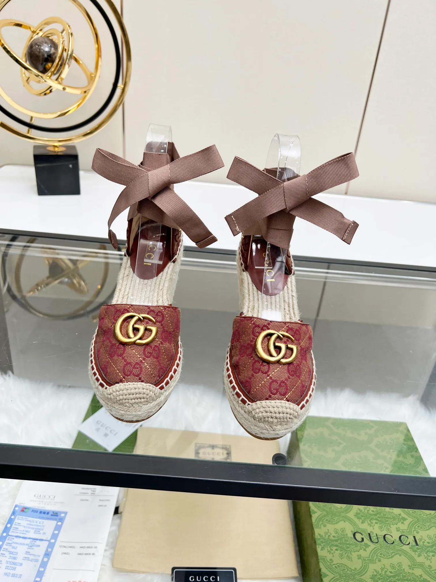 👟👟Ex-factory price 440👟👟 GUCCI wedge fisherman sandals, thick-soled straw, high-end quality, fabric: double G fabric, electric embroidery, lining: mixed sheepskin lining, yardage: 35～42, color: pure white. Dear new and old customers, the picture has been updated, please transfer the image to change. The upgraded version of the wedge heel currently has more than 40 colors. Transfer the image to sell.